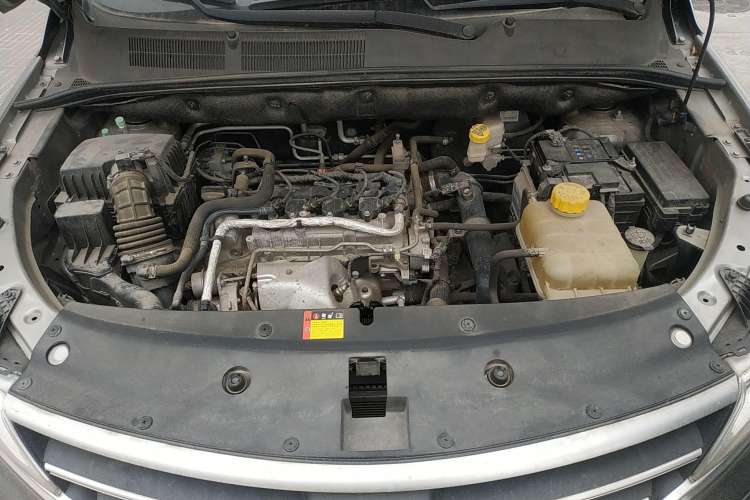 Used Baojun 730 2019 1.5T Manual Fashion Model 7-seater National V Engine Bay