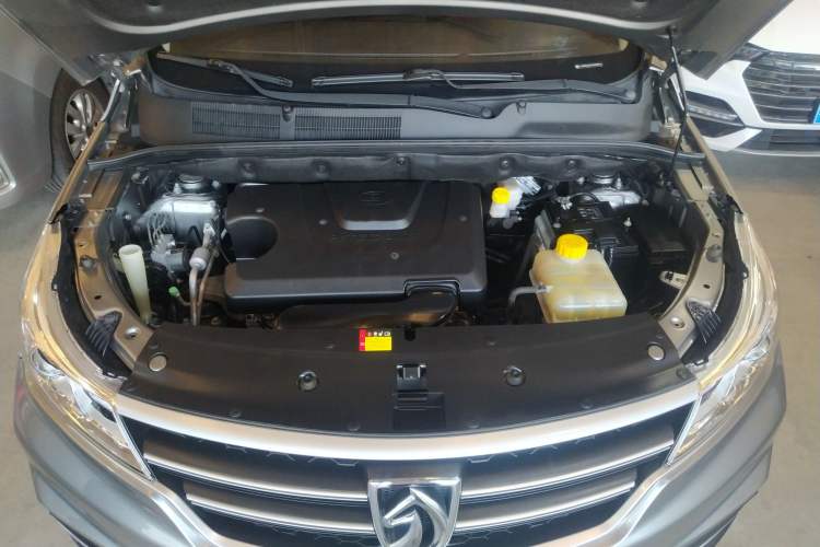 Used Baojun 730 2019 1.5L Manual Fashion Model 7-seater China VI Engine Bay