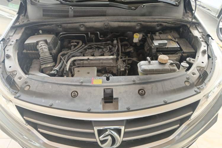 Used Baojun 730 2019 1.5T CVT Fashion Model 7 Seats China VI Emission Standard Engine Bay
