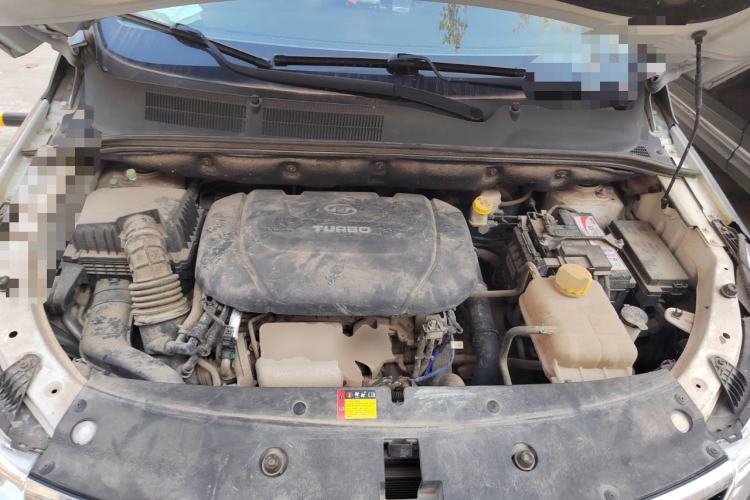 Used Baojun 730 2019 1.5T Manual Fashion Model 7-seater China VI Engine Bay