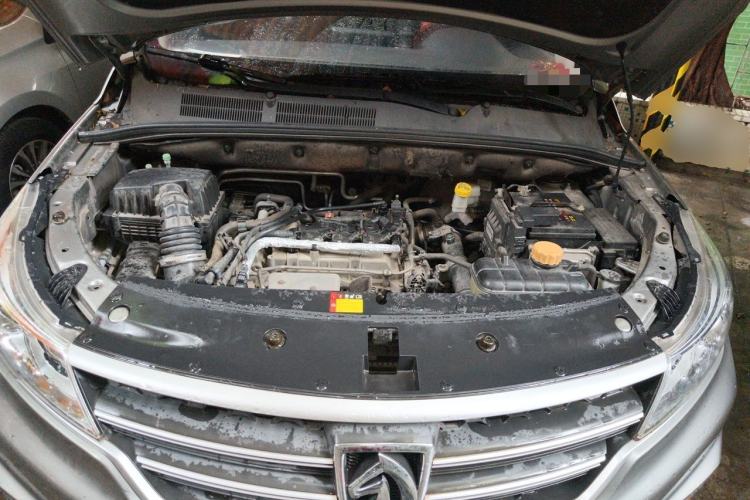 Used Baojun 730 2019 1.5T CVT Fashion Model 7 Seats China VI Emission Standard Engine Bay