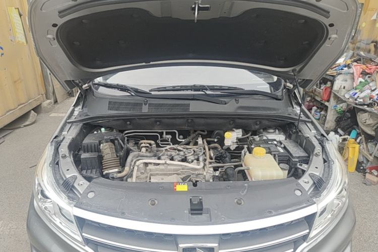 Used Baojun 730 2019 1.5T Manual Fashion Model 7-seater National V Engine Bay