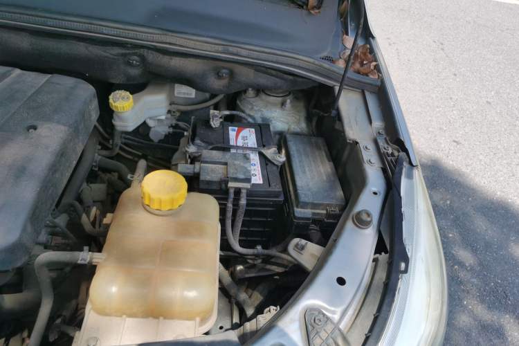 Used Baojun 730 2019 1.5L Manual Fashion Model 7-seater National V Engine Bay Left
