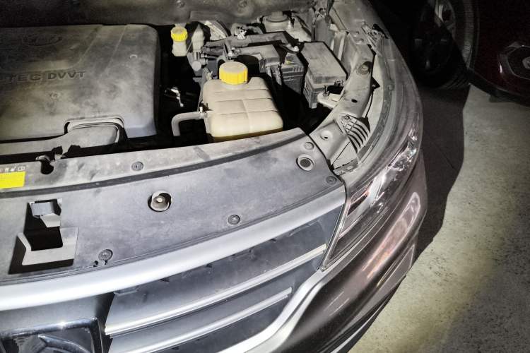 Used Baojun 730 2019 1.5L Manual Fashion Model 7-seater China VI Engine Bay Left