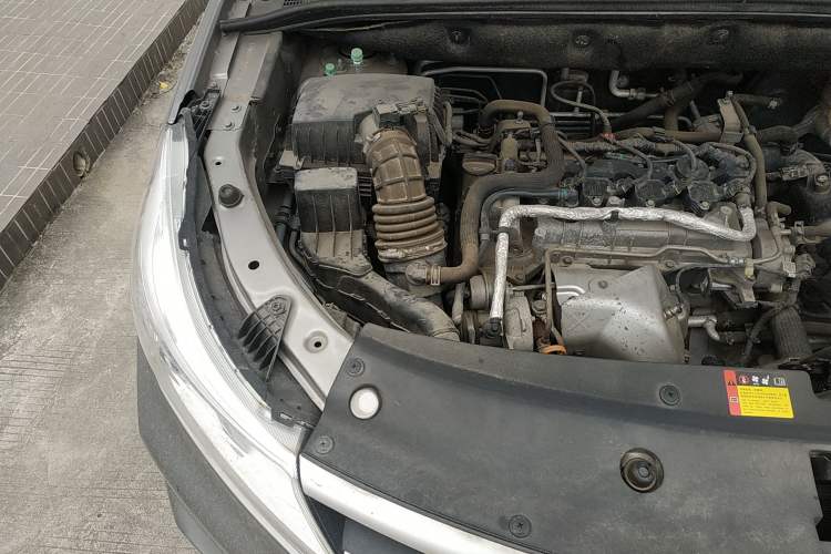 Used Baojun 730 2019 1.5T Manual Fashion Model 7-seater National V Engine Bay Right