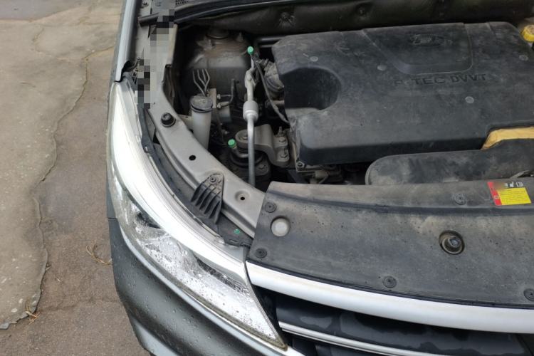 Used Baojun 730 2019 1.5L Manual Fashion Model 7-seater China VI Engine Bay Right