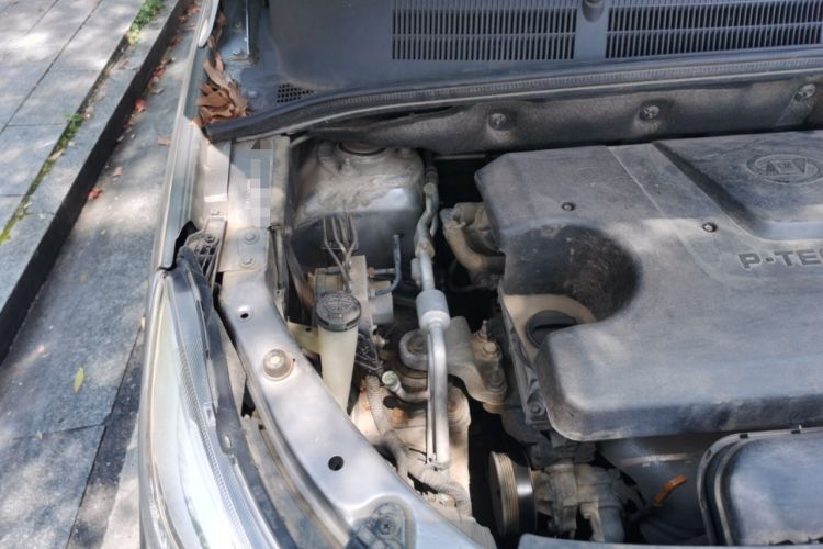 Used Baojun 730 2019 1.5L Manual Fashion Model 7-seater National V Engine Bay Right