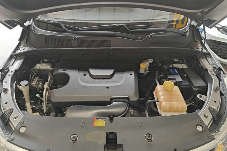 Used Baojun 730 2019 1.5L Manual Fashion Model 7-seater National V Engine Bay