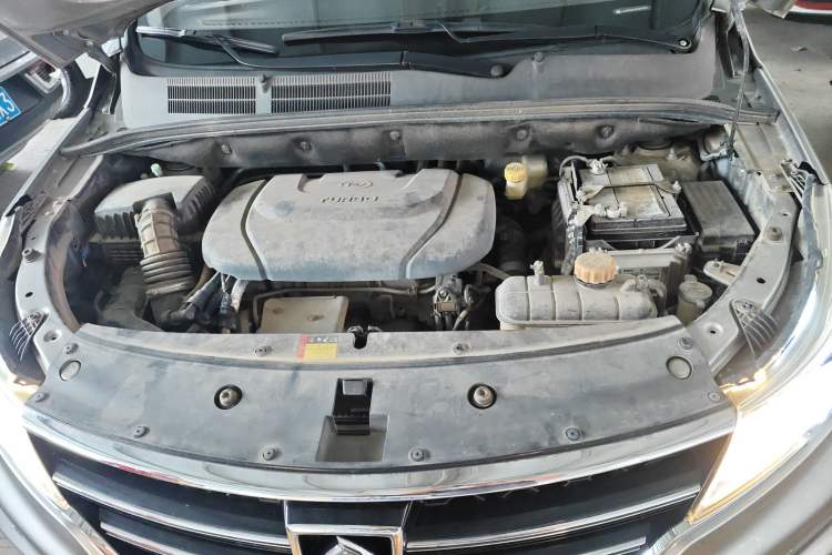Used Baojun 730 2019 1.5T CVT Flagship Model 7 Seats China VI Emission Standard Engine Bay