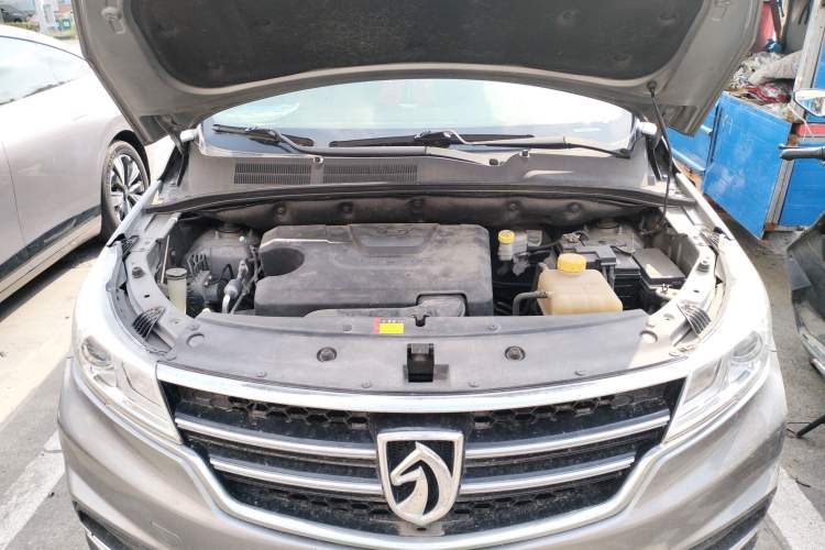 Used Baojun 730 2019 1.5L Manual Fashion Model 7-seater China VI Engine Bay