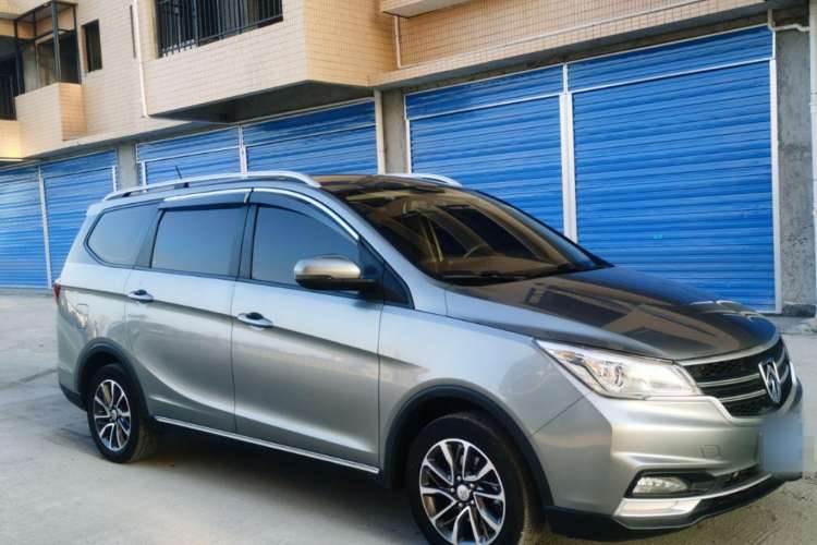 Used Baojun 730 2019 1.5L Manual Fashion Model 7-seater National V Exterior 2