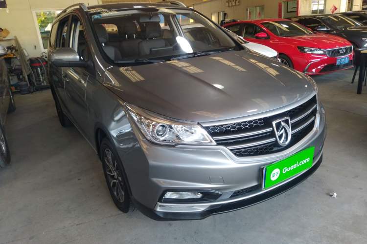 Used Baojun 730 2019 1.5L Manual Fashion Model 7-seater China VI Front Right 45 Deg