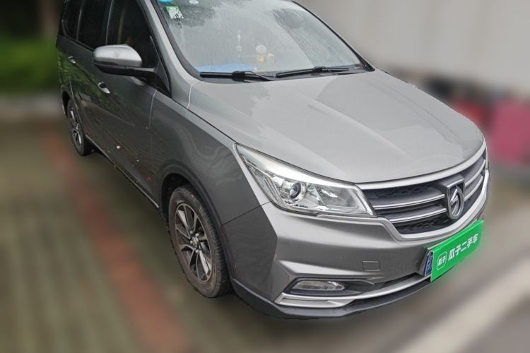 Used Baojun 730 2019 1.5L Manual Fashion Model 7-seater China VI Front Right 45 Deg