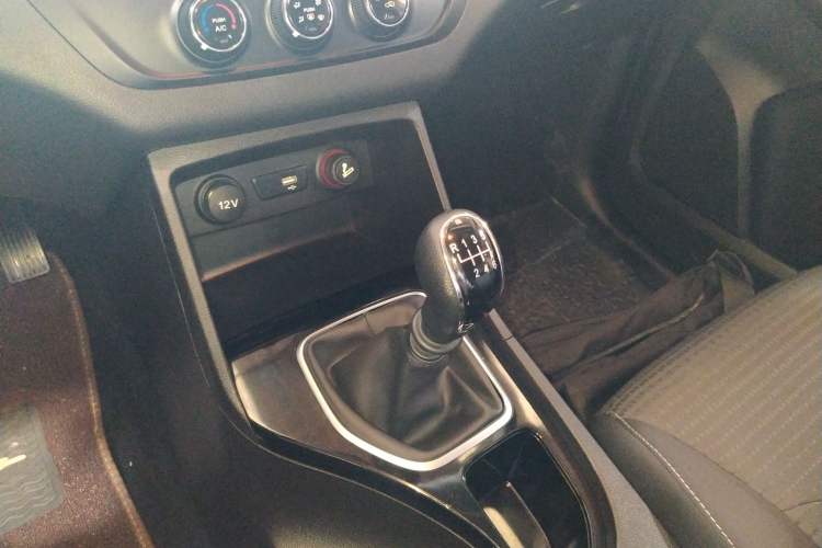 Used Baojun 730 2019 1.5L Manual Fashion Model 7-seater China VI Gear Lever