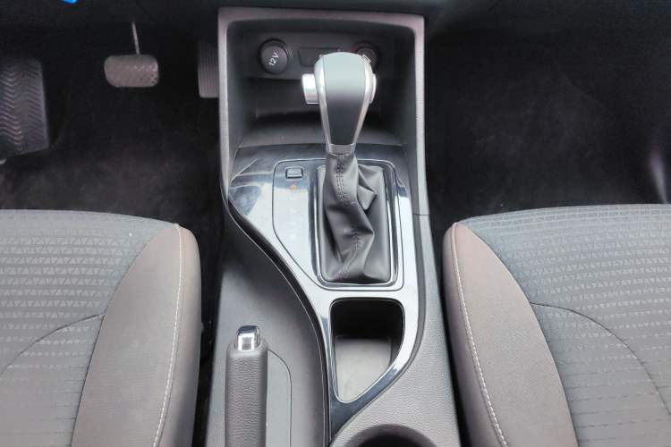 Used Baojun 730 2019 1.5T CVT Fashion Model 7 Seats China VI Emission Standard Gear Lever