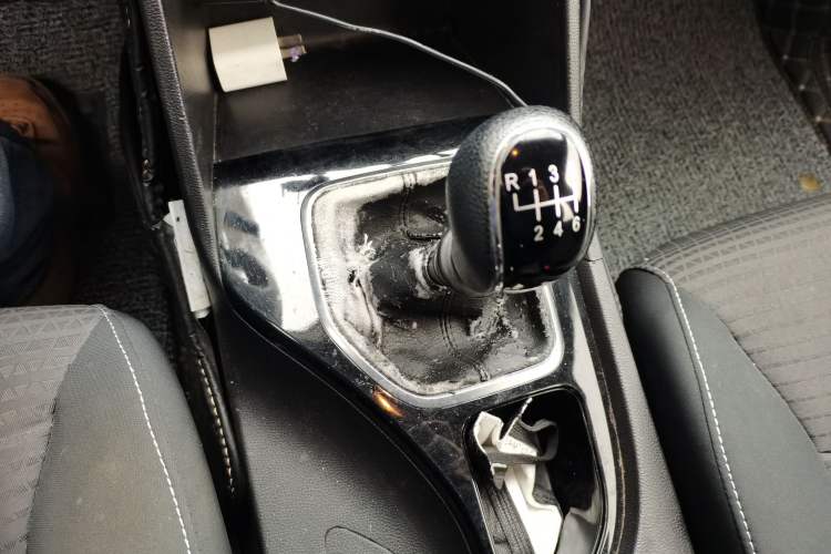 Used Baojun 730 2019 1.5L Manual Fashion Model 7-seater China VI Gear Lever