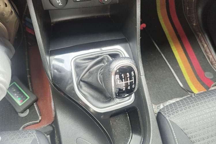 Used Baojun 730 2019 1.5T Manual Fashion Model 7-seater National V Gear Lever