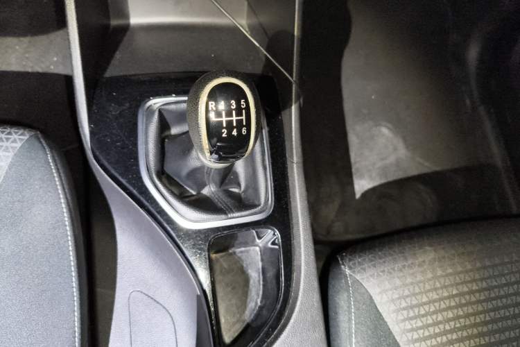 Used Baojun 730 2019 1.5L Manual Fashion Model 7-seater China VI Gear Lever