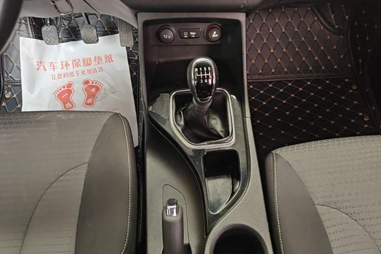 Used Baojun 730 2019 1.5L Manual Fashion Model 7-seater National V Gear Lever