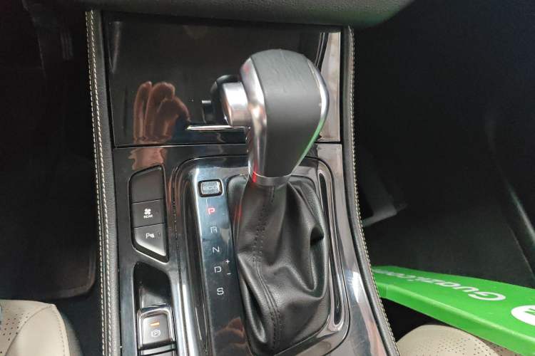 Used Baojun 730 2019 1.5T CVT Flagship Model 7 Seats China VI Emission Standard Gear Lever
