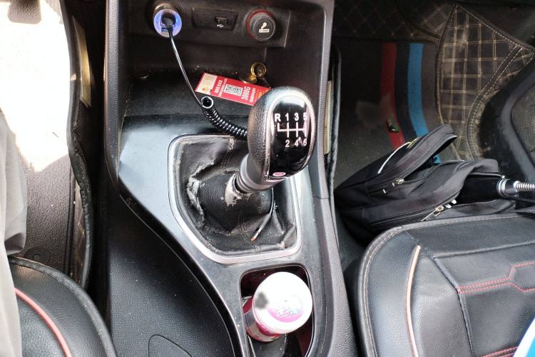 Used Baojun 730 2019 1.5L Manual Fashion Model 7-seater China VI Gear Lever