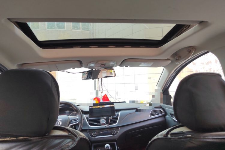 Used Baojun 730 2019 1.5T Manual Fashion Model 7-seater China VI Headliner