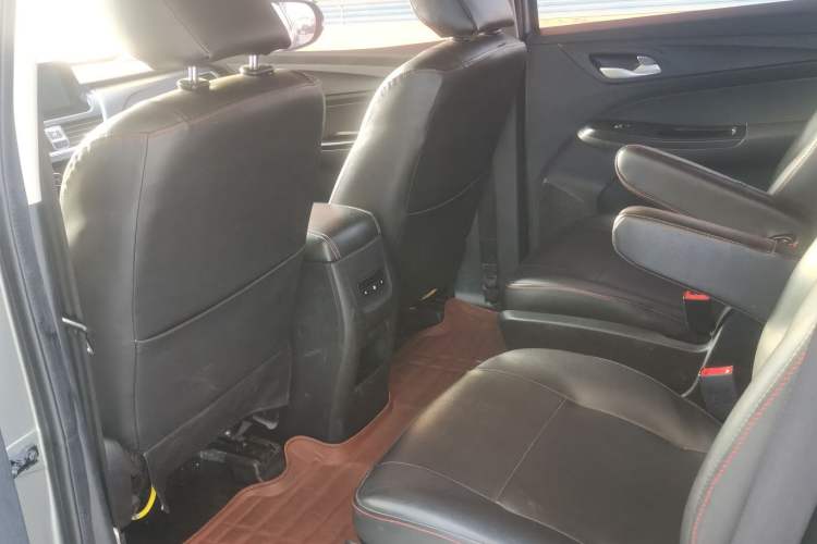 Used Baojun 730 2019 1.5L Manual Fashion Model 7-seater National V Interior 1