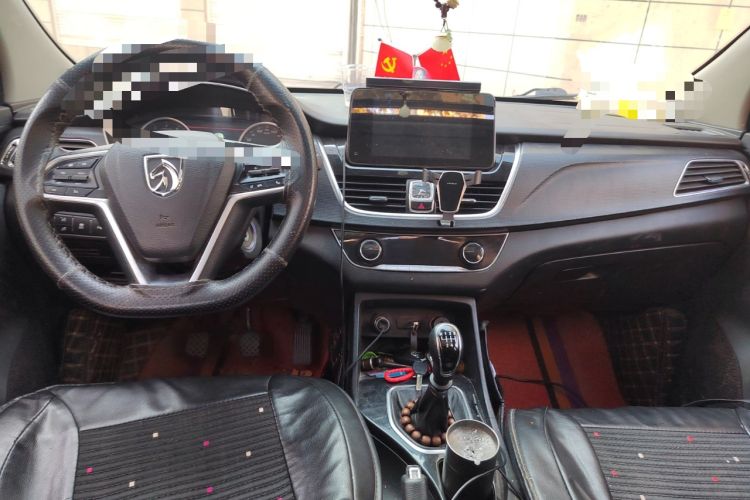 Used Baojun 730 2019 1.5T Manual Fashion Model 7-seater China VI Interior 2