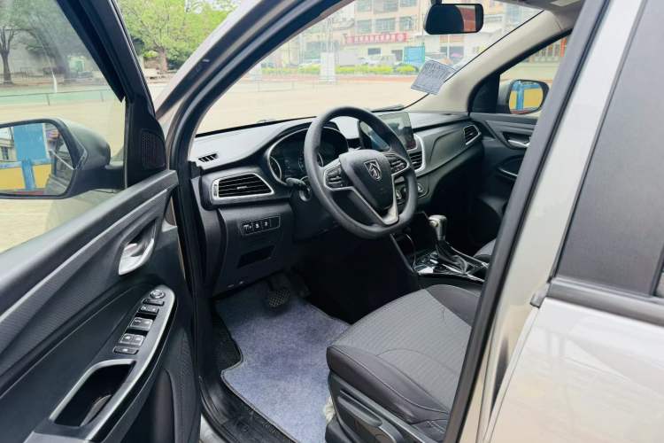Used Baojun 730 2019 1.5T CVT Fashion Model 7 Seats China VI Emission Standard Interior 2