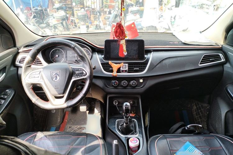 Used Baojun 730 2019 1.5L Manual Fashion Model 7-seater China VI Interior 2