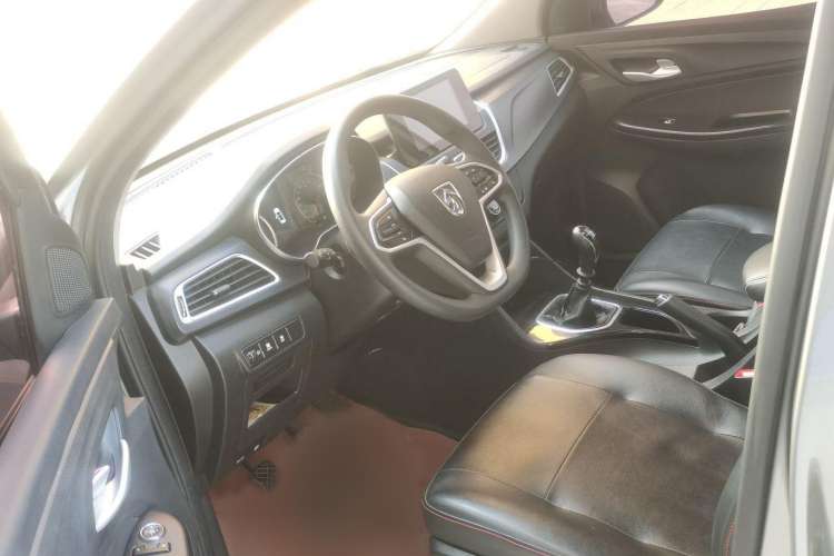 Used Baojun 730 2019 1.5L Manual Fashion Model 7-seater National V Interior 2