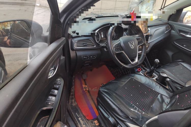 Used Baojun 730 2019 1.5T Manual Fashion Model 7-seater China VI Interior 3