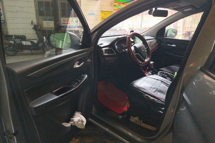 Used Baojun 730 2019 1.5T CVT Fashion Model 7 Seats China VI Emission Standard Interior 3