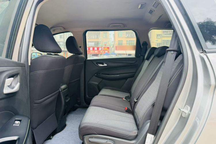 Used Baojun 730 2019 1.5T CVT Fashion Model 7 Seats China VI Emission Standard Interior 3