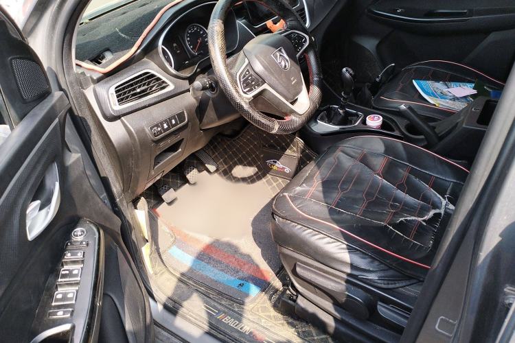 Used Baojun 730 2019 1.5L Manual Fashion Model 7-seater China VI Interior 3