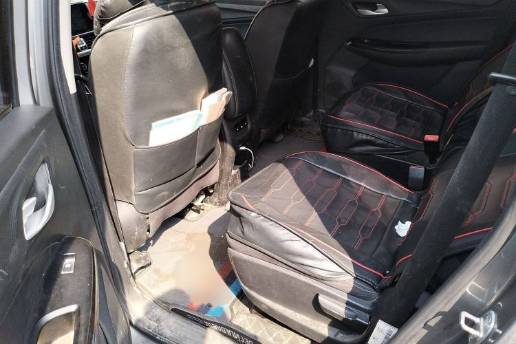 Used Baojun 730 2019 1.5L Manual Fashion Model 7-seater China VI Interior 4