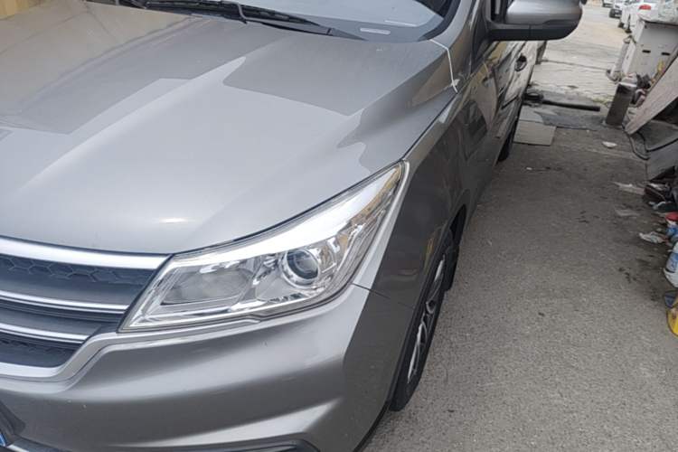 Used Baojun 730 2019 1.5T Manual Fashion Model 7-seater National V Left Front Headlight