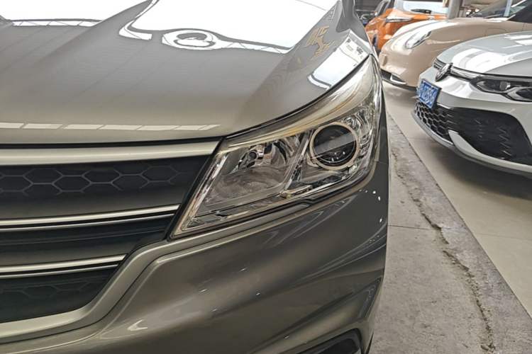 Used Baojun 730 2019 1.5L Manual Fashion Model 7-seater National V Left Front Headlight
