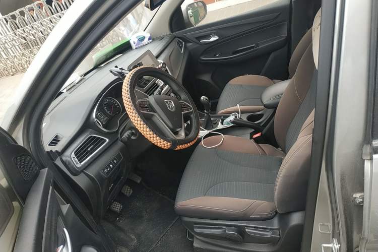 Used Baojun 730 2019 1.5T Manual Fashion Model 7-seater National V Left Front Seat