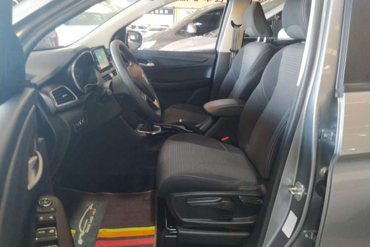 Used Baojun 730 2019 1.5L Manual Fashion Model 7-seater China VI Left Front Seat