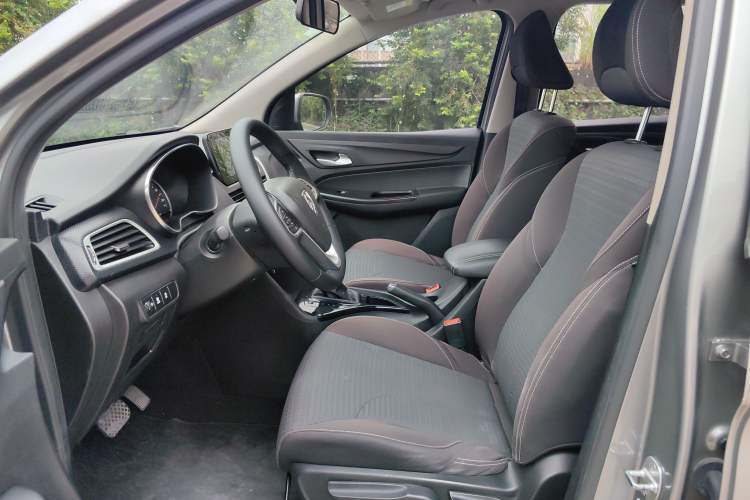 Used Baojun 730 2019 1.5T CVT Fashion Model 7 Seats China VI Emission Standard Left Front Seat
