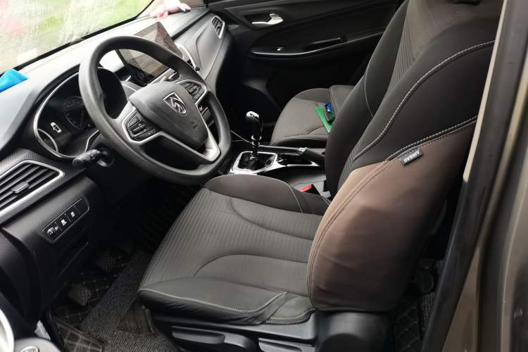 Used Baojun 730 2019 1.5L Manual Fashion Model 7-seater China VI Left Front Seat