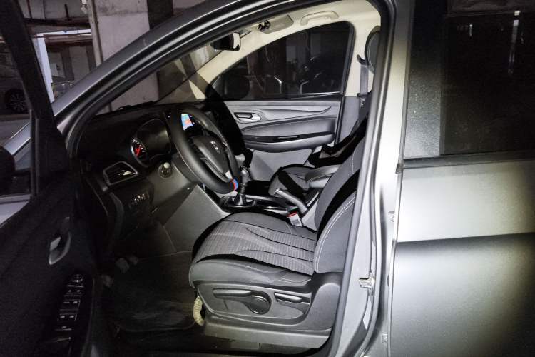 Used Baojun 730 2019 1.5L Manual Fashion Model 7-seater China VI Left Front Seat