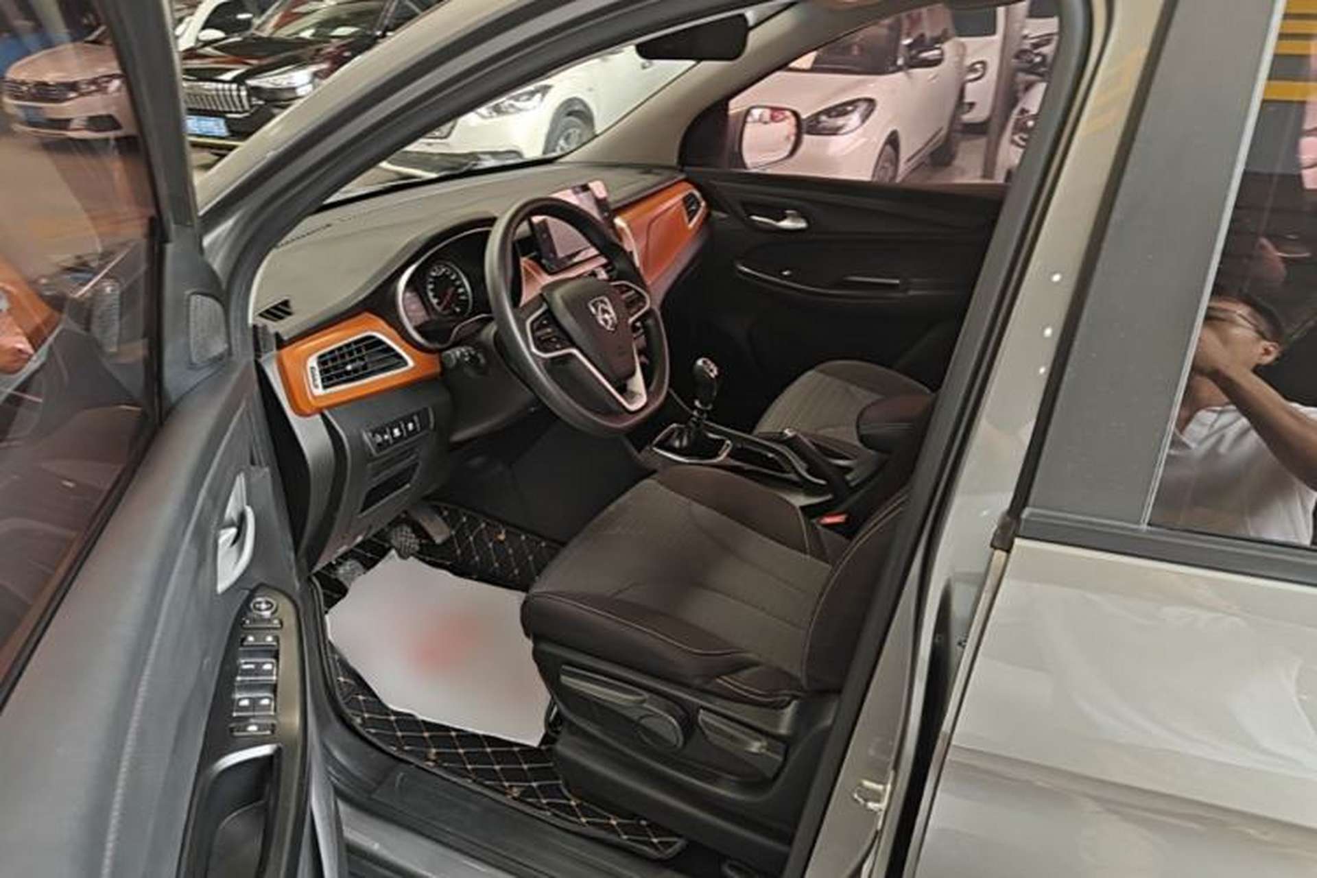 Used Baojun 730 2019 1.5L Manual Fashion Model 7-seater National V Left Front Seat