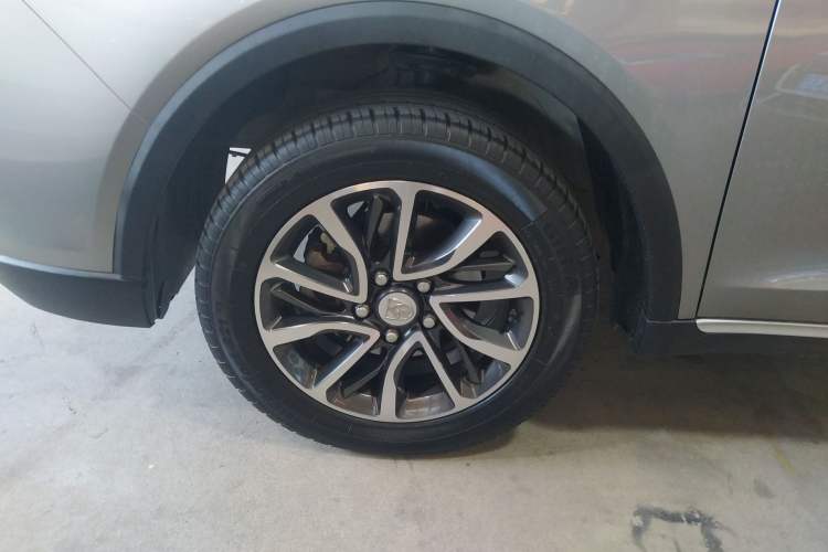 Used Baojun 730 2019 1.5L Manual Fashion Model 7-seater China VI Left Front Wheel Hub