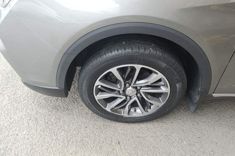 Used Baojun 730 2019 1.5T Manual Fashion Model 7-seater National V Left Front Wheel Hub