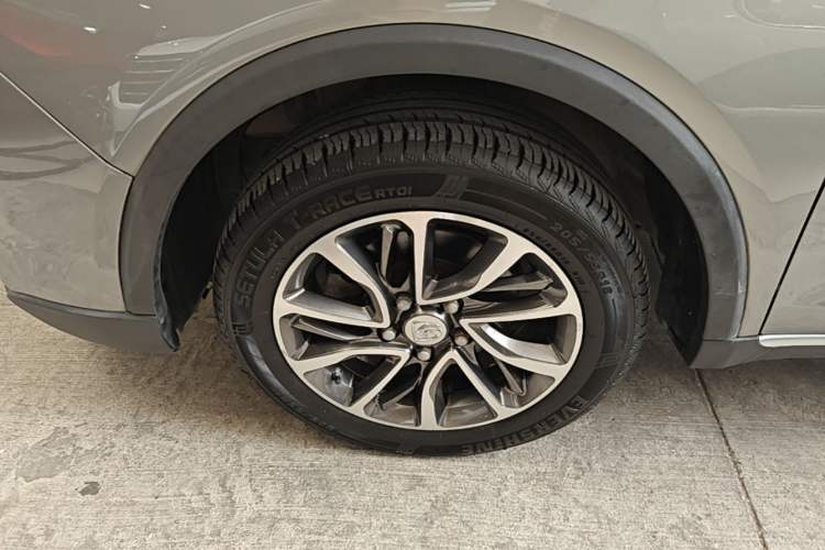 Used Baojun 730 2019 1.5L Manual Fashion Model 7-seater National V Left Front Wheel Hub