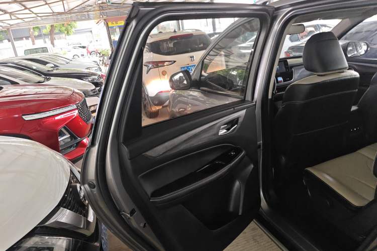 Used Baojun 730 2019 1.5T CVT Flagship Model 7 Seats China VI Emission Standard Left Rear Door Interior