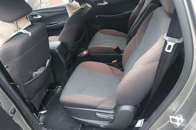 Used Baojun 730 2019 1.5T Manual Fashion Model 7-seater National V Left Rear Seat