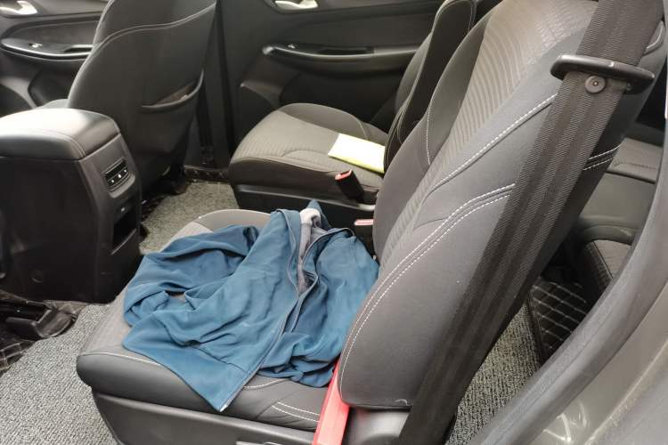 Used Baojun 730 2019 1.5L Manual Fashion Model 7-seater China VI Left Rear Seat